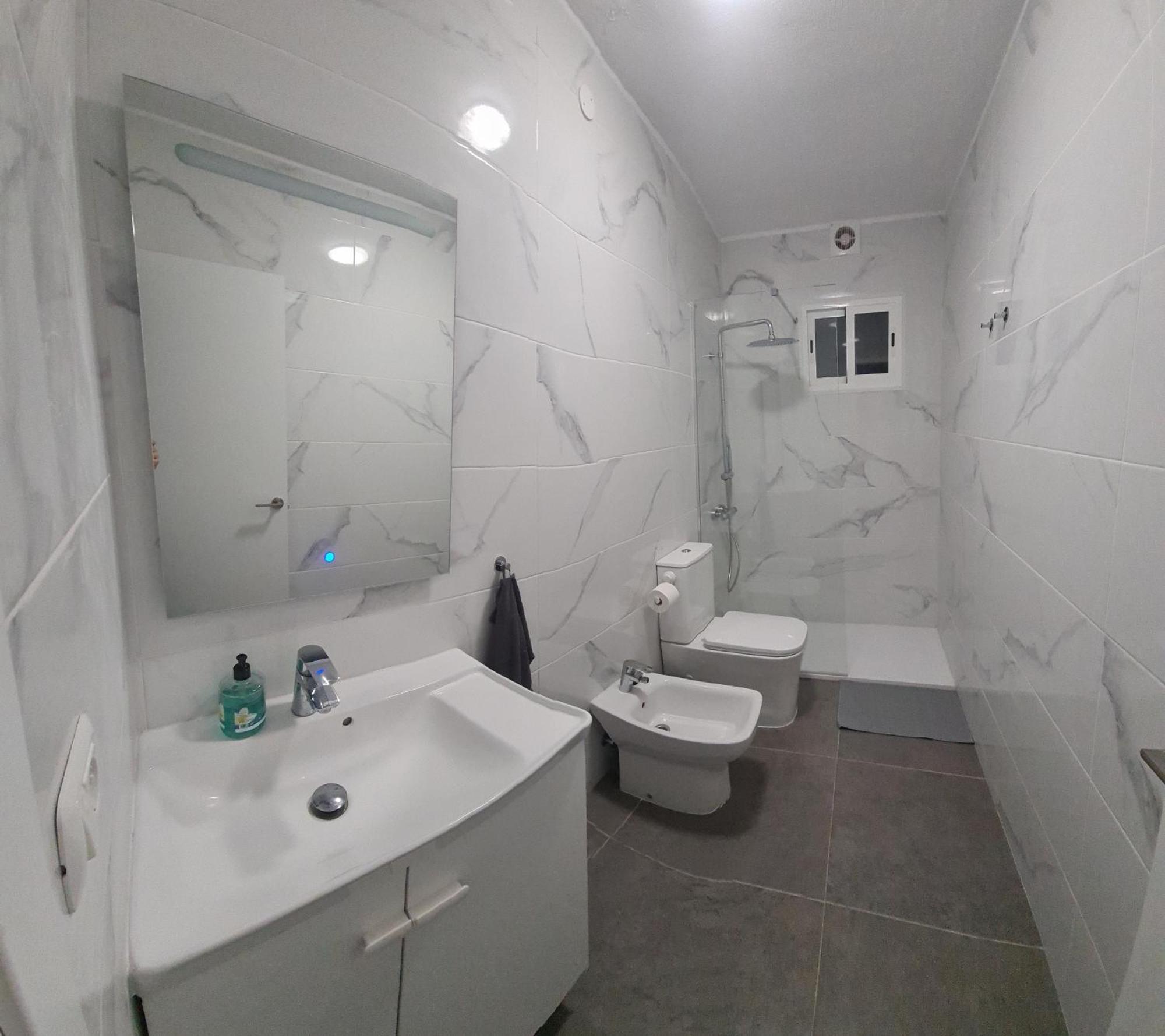Eeb Private Room Habitacion Privada En Piso Compartido ลาลากูนา ภายนอก รูปภาพ